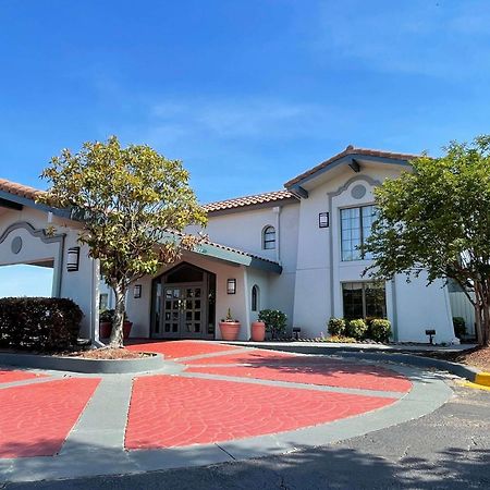 Travelodge By Wyndham Tuscaloosa Bagian luar foto
