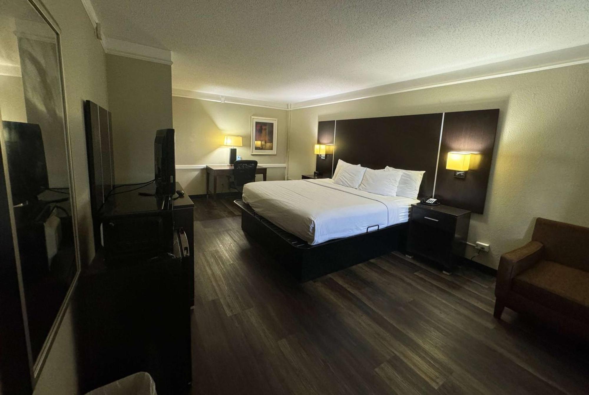 Travelodge By Wyndham Tuscaloosa Bagian luar foto