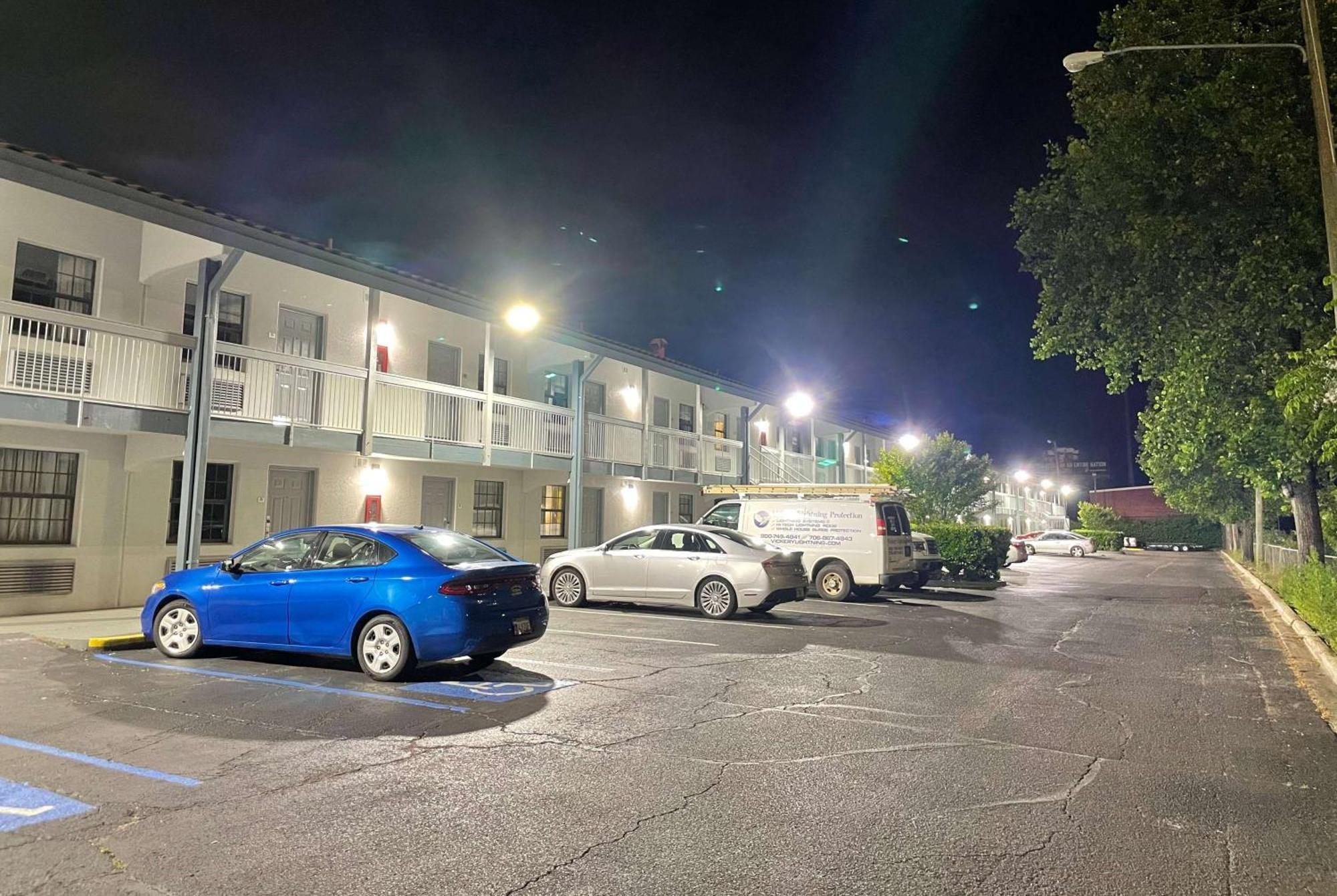 Travelodge By Wyndham Tuscaloosa Bagian luar foto