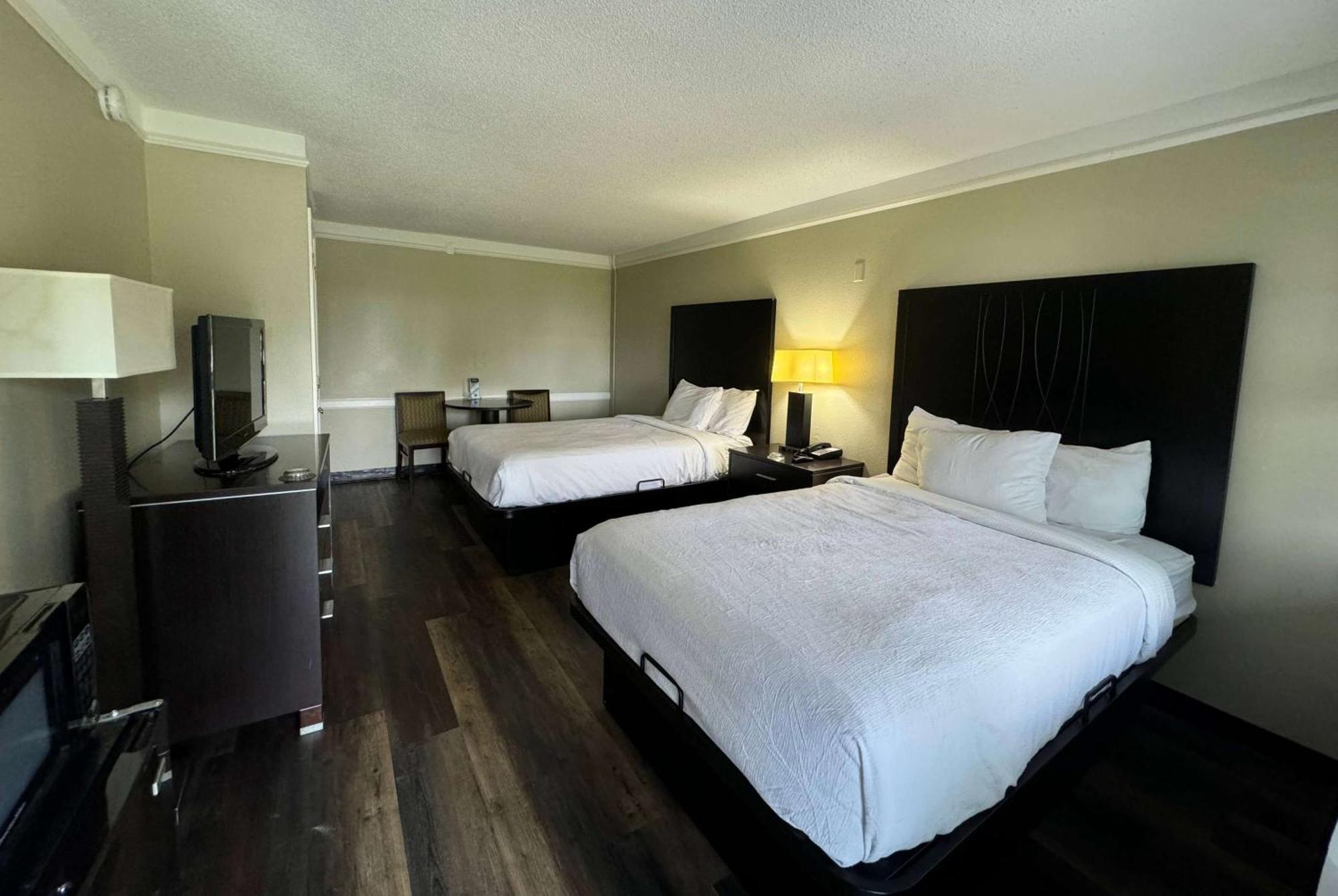 Travelodge By Wyndham Tuscaloosa Bagian luar foto