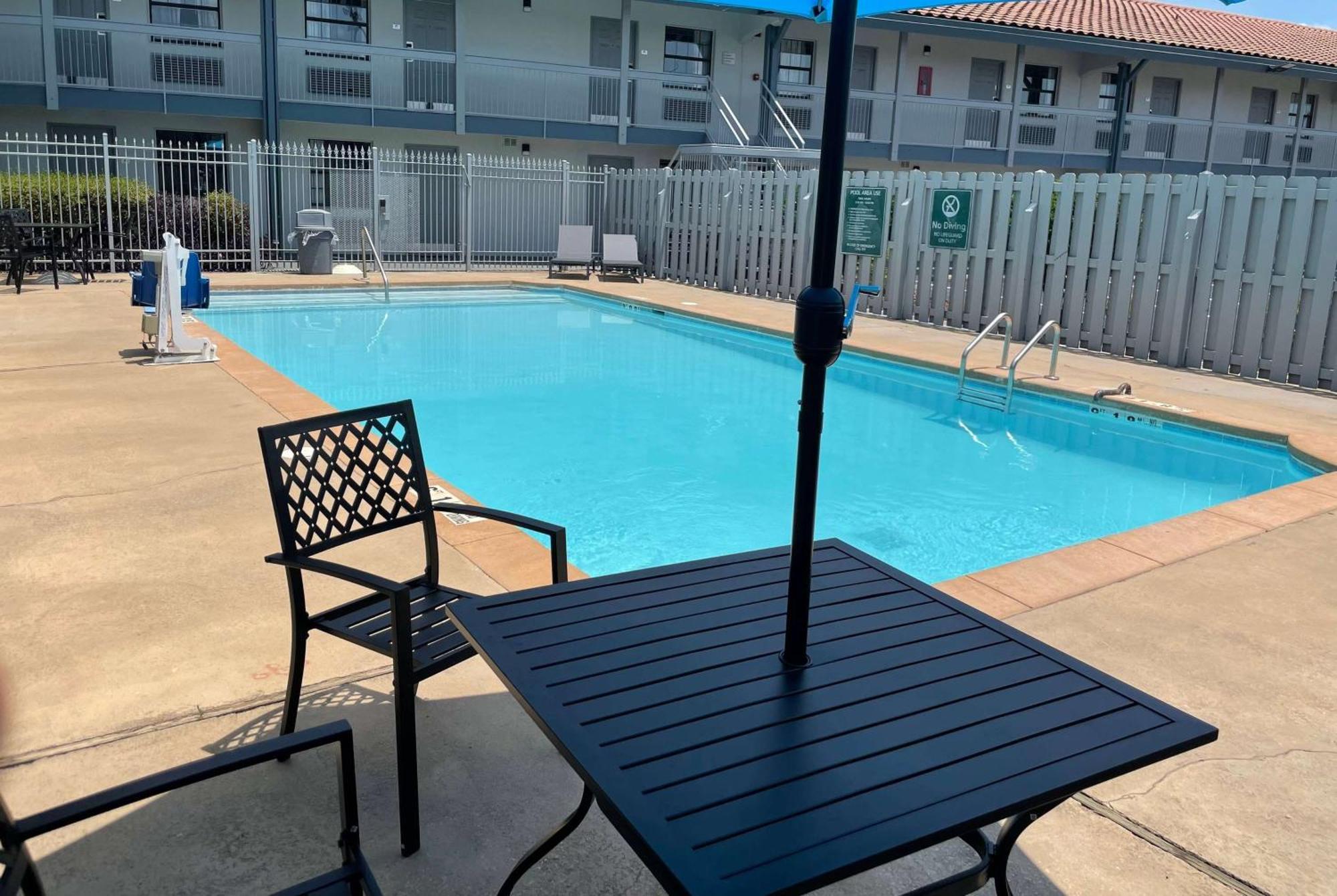 Travelodge By Wyndham Tuscaloosa Bagian luar foto